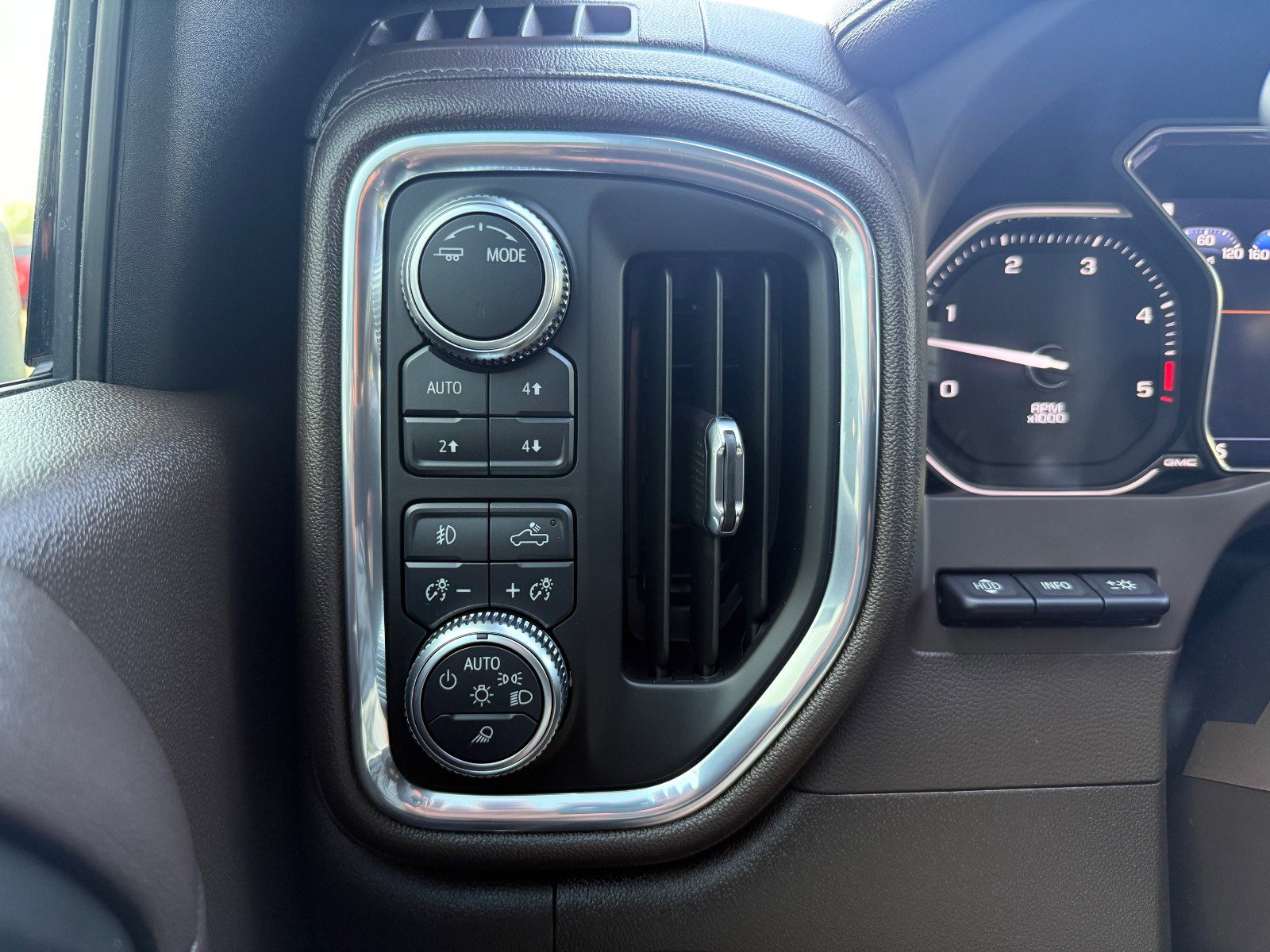 Certified 2022 GMC Sierra 3500 Denali w/ Denali Ultimate Package image 21