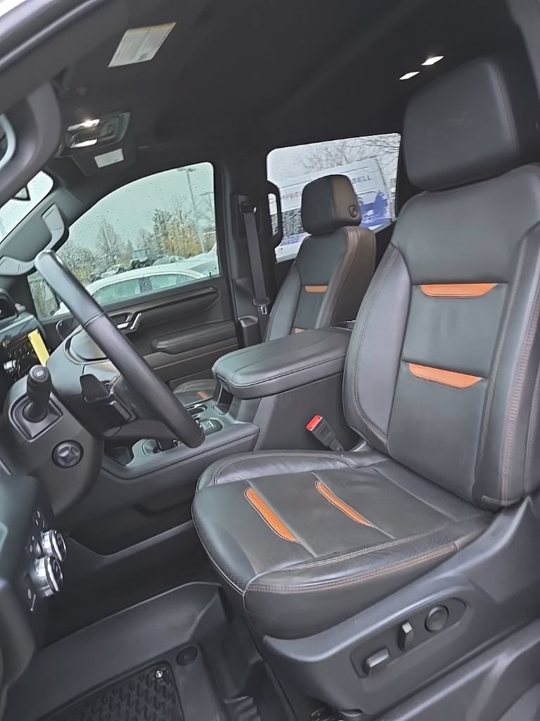 Used 2025 GMC Sierra 1500 AT4 w/ AT4 Premium Package AWD/4WD image 14