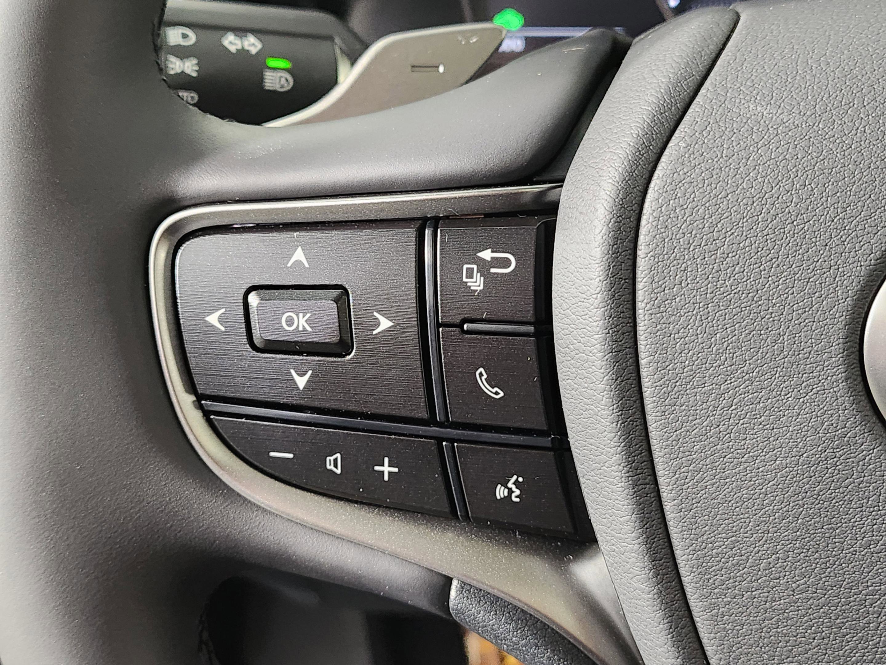 New 2025 Lexus ES 300h w/ Premium Package image 21