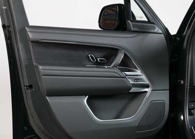 New 2025 Land Rover Range Rover SE image 25