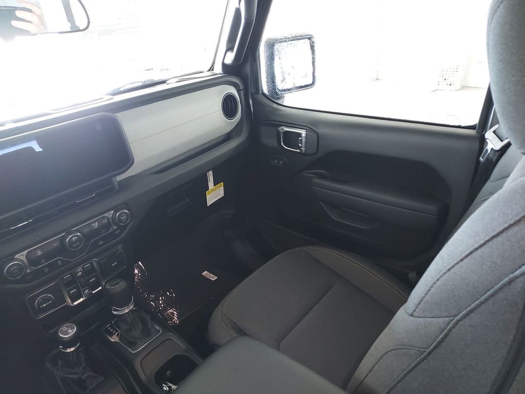 New 2025 Jeep Gladiator Sport image 11