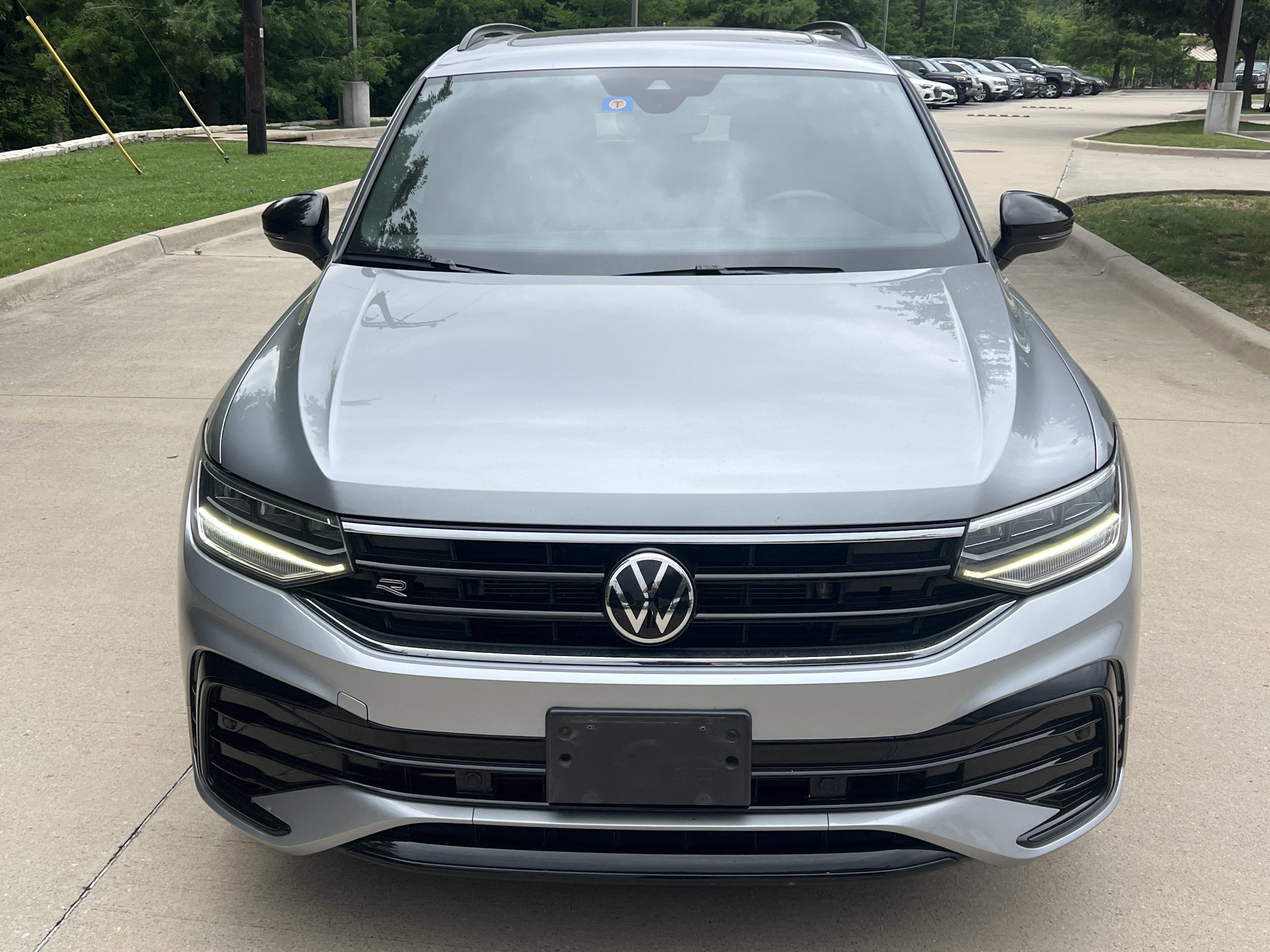 Used 2023 Volkswagen Tiguan SE R-Line FWD image 3