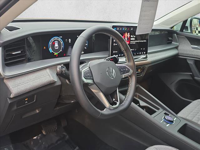 Used 2025 Volkswagen Tiguan S image 10