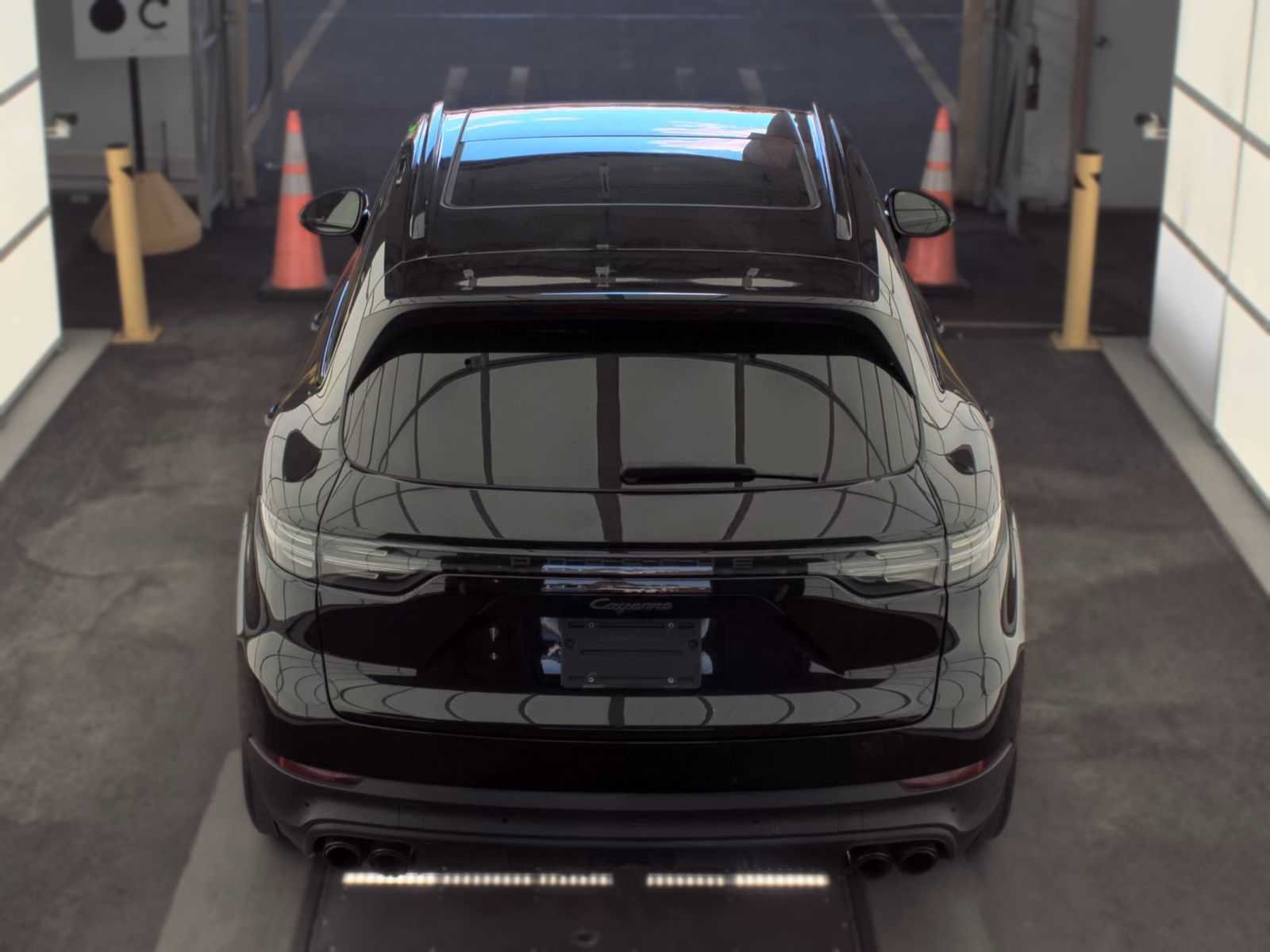 Used 2023 Porsche Cayenne Platinum Edition w/ Premium Package Plus AWD/4WD image 5