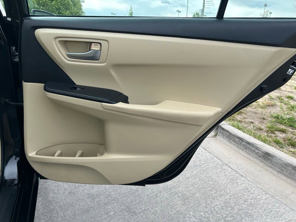 Used 2017 Toyota Camry LE FWD image 27