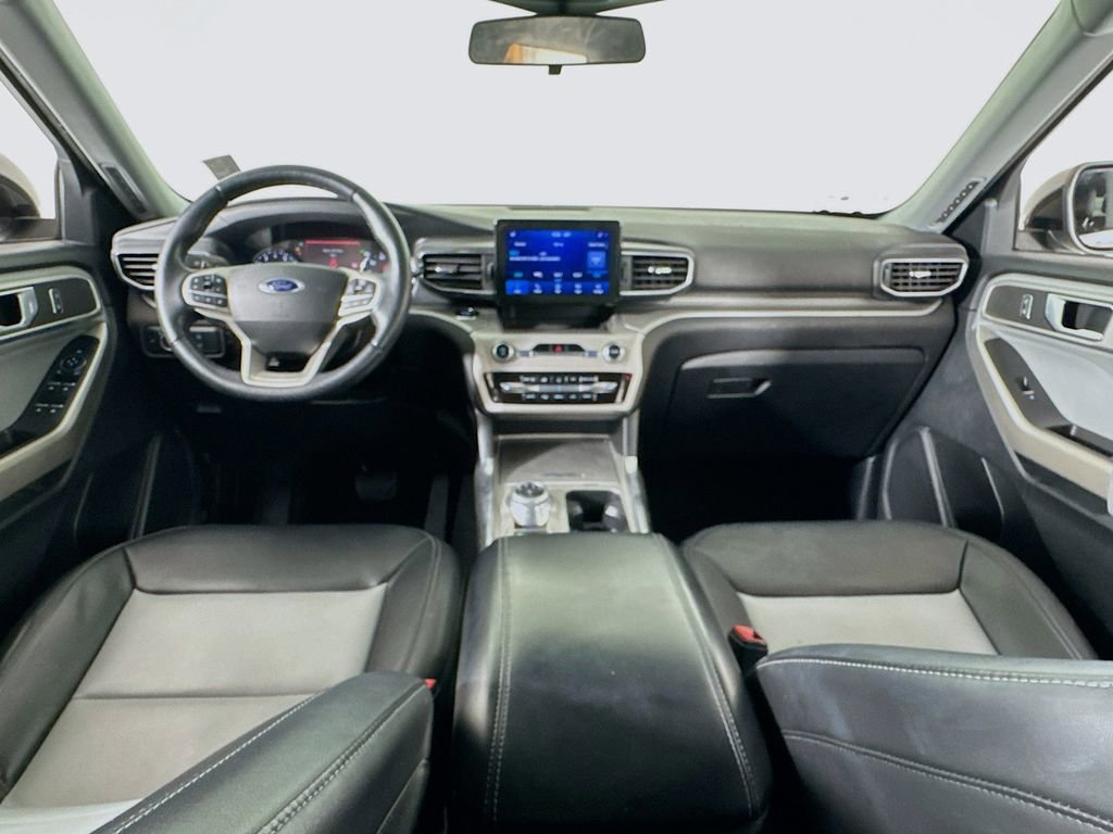 Used 2022 Ford Explorer XLT w/ Equipment Group 202A image 29