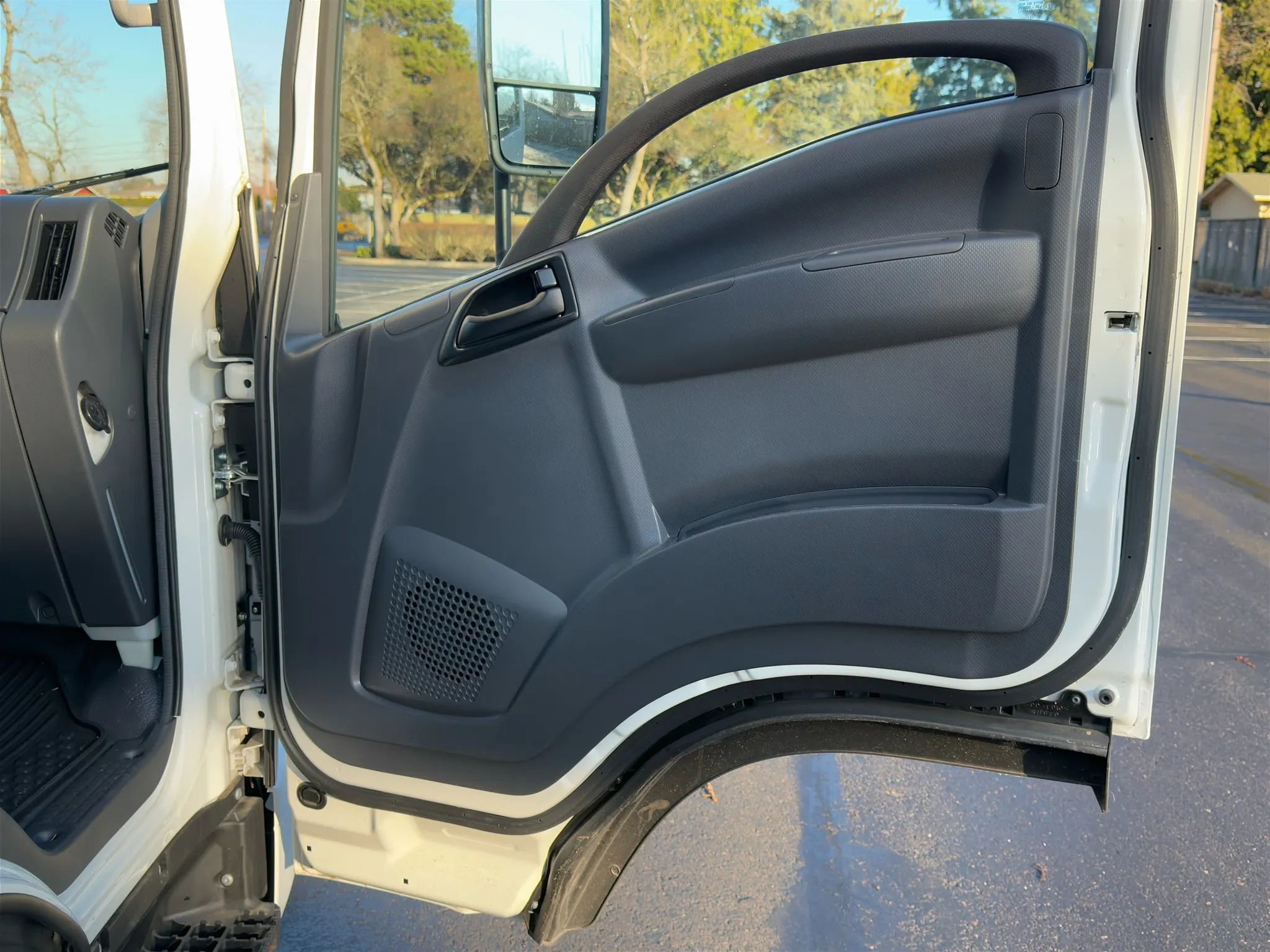 Used 2023 Isuzu NPR image 15