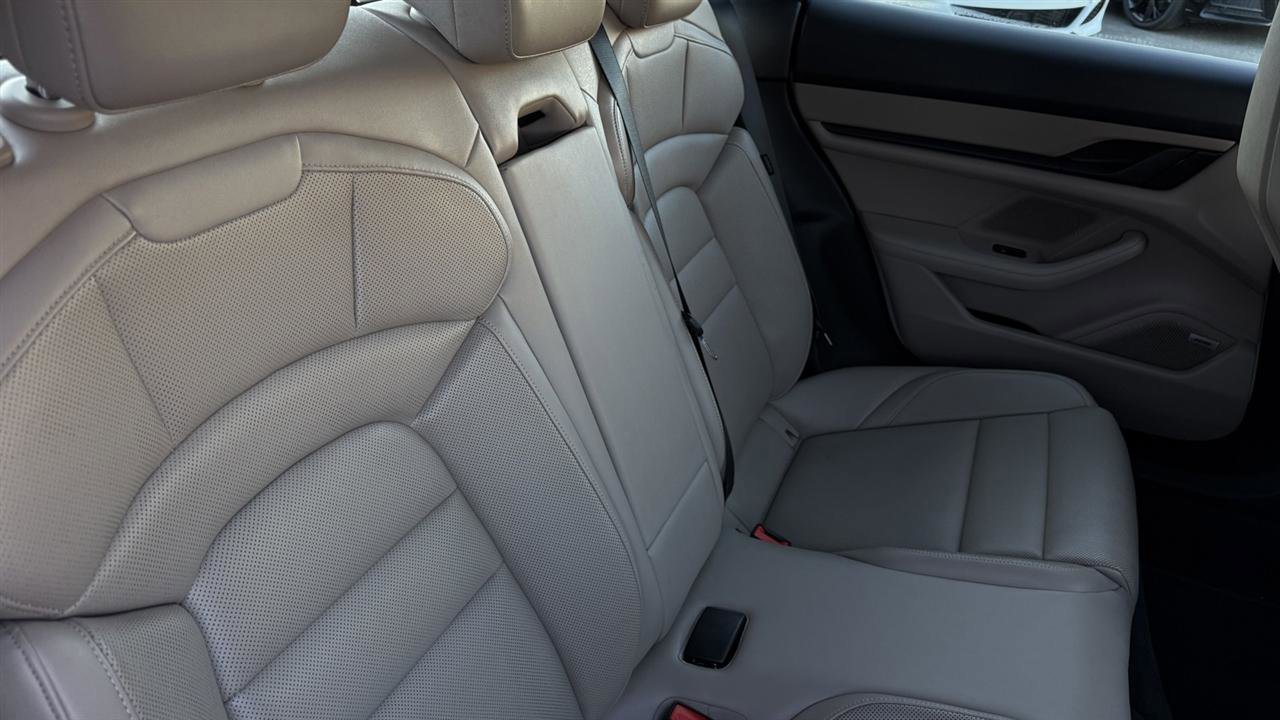 Used 2022 Porsche Taycan image 39