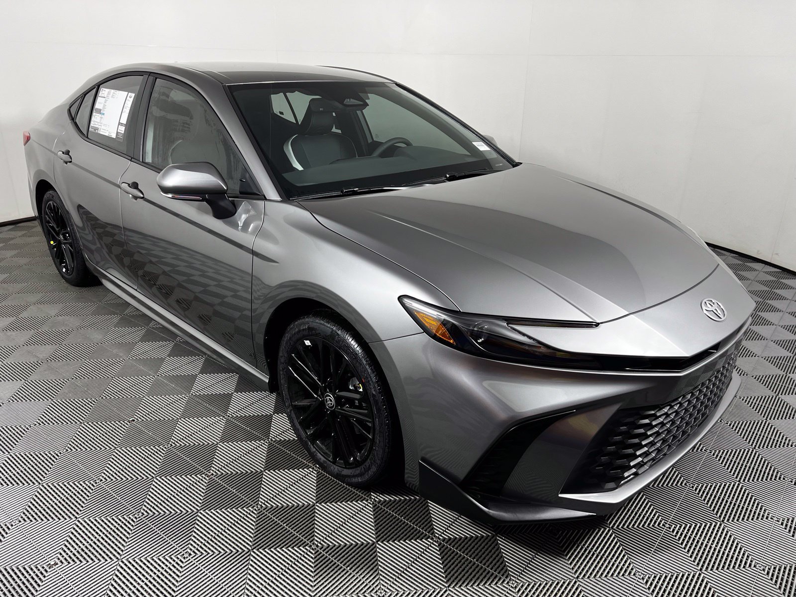 New 2027 Toyota Camry SE w/ Convenience Package FWD image 3