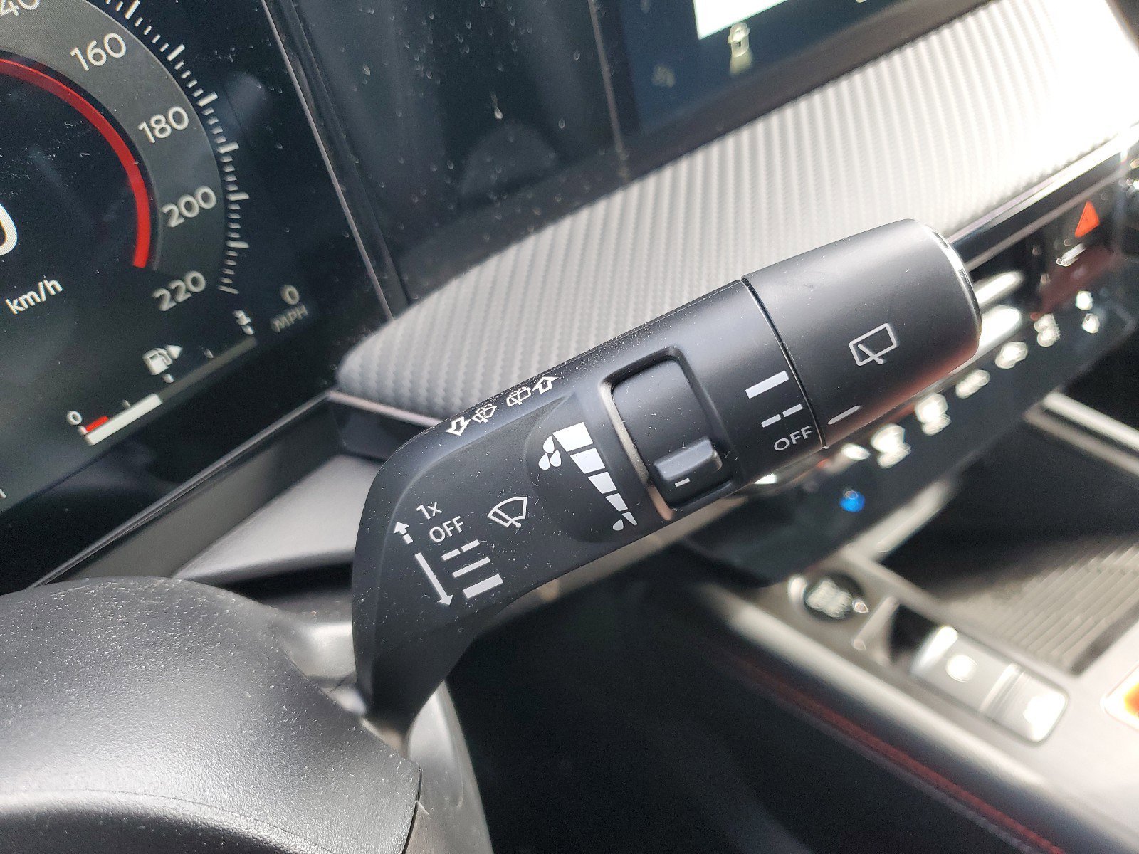 Certified 2025 Nissan Kicks SR image 21