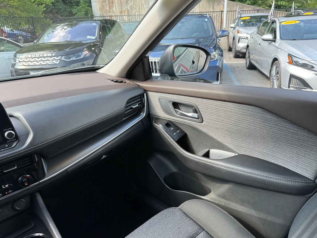 Used 2021 Nissan Rogue SV AWD/4WD image 16