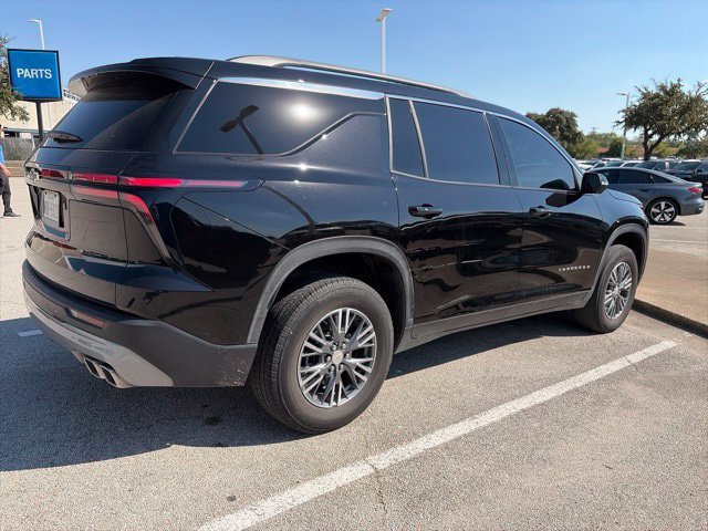 Used 2025 Chevrolet Traverse LT w/ Driver Confidence Package FWD image 3