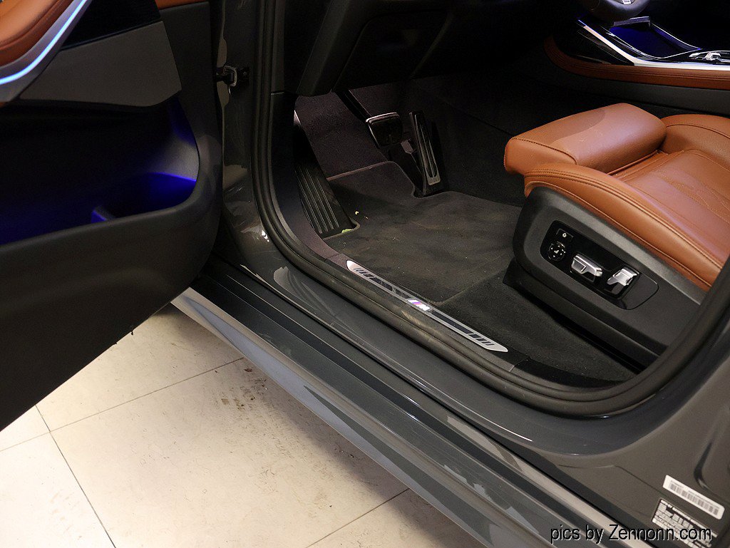 Used 2026 BMW X7 xDrive40i w/ M Sport Package AWD/4WD image 30