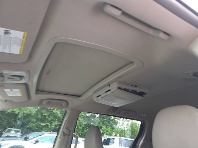 Used 2018 Toyota Sienna XLE w/ XLE Navigation Package FWD image 11