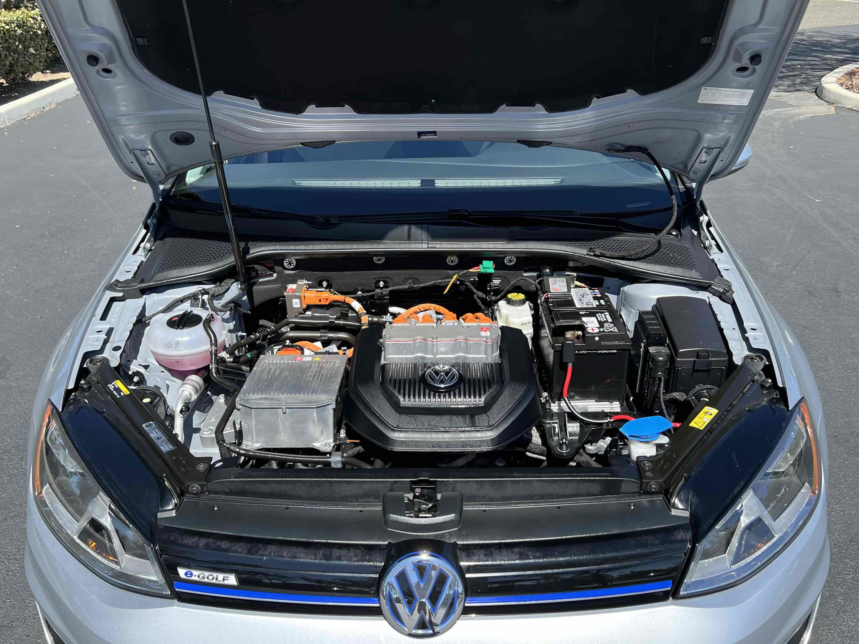 Used 2016 Volkswagen e-Golf SE w/ DC Fast Charging Package image 24