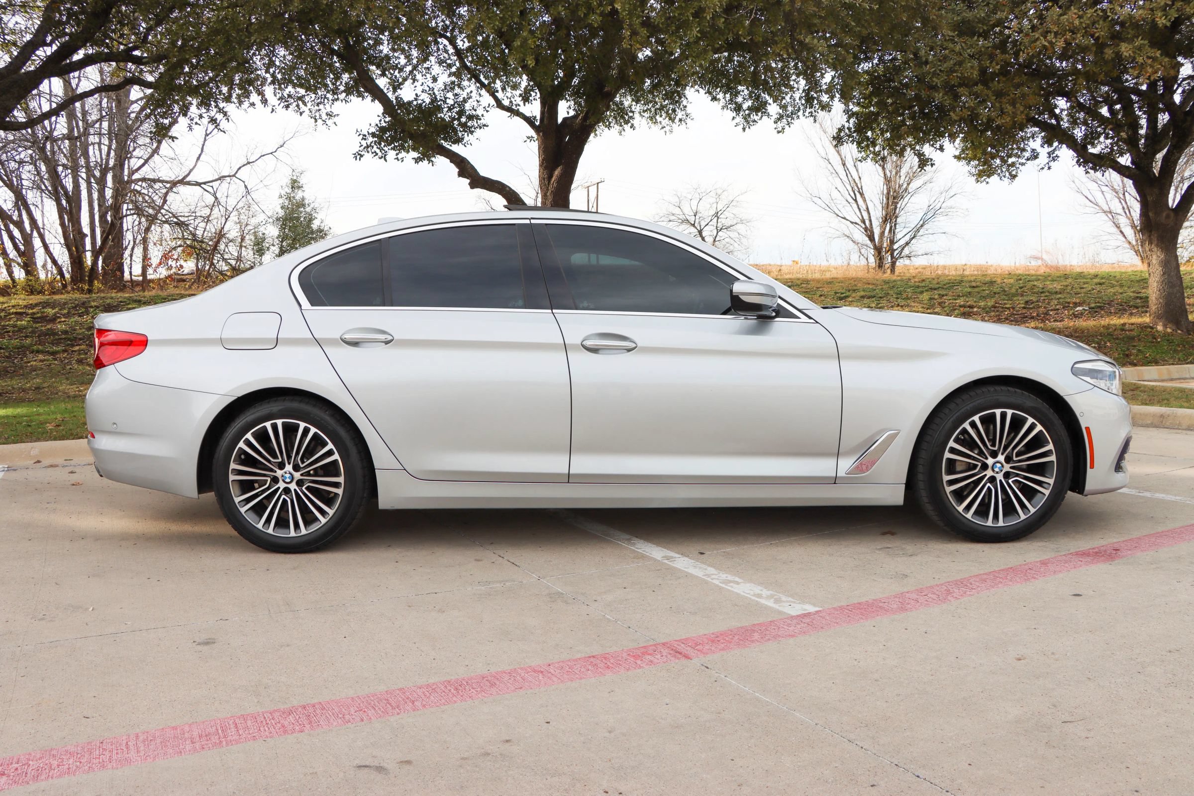 Used 2017 BMW 540i xDrive AWD/4WD image 8