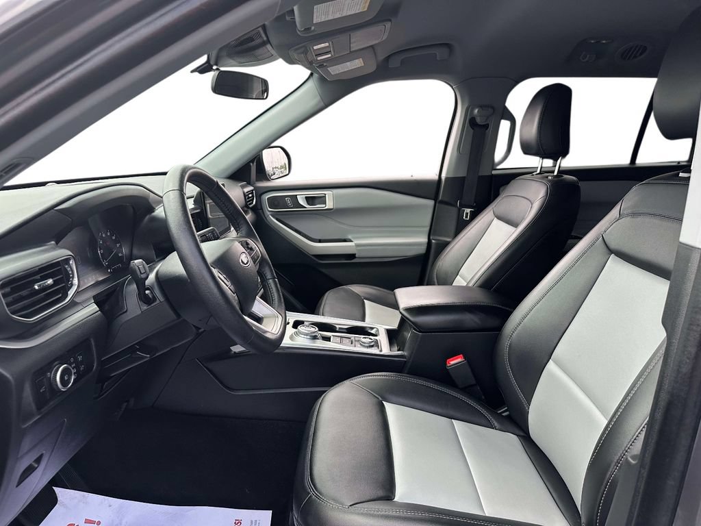 Used 2024 Ford Explorer XLT w/ Equipment Group 202A AWD/4WD image 10