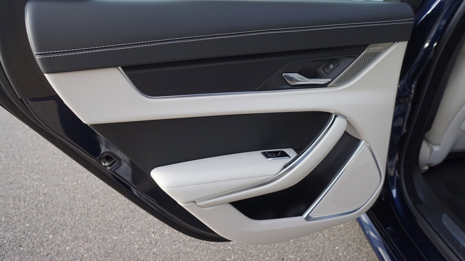 Used 2024 Jaguar XF R-Dynamic SE image 11