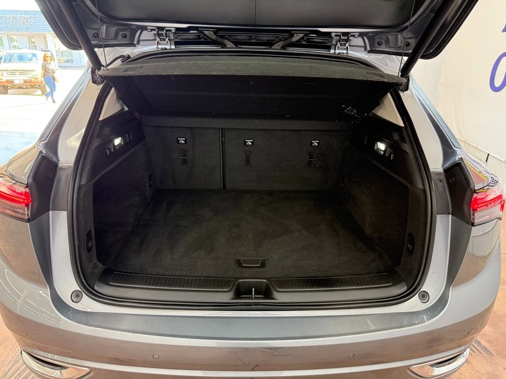 Used 2022 Buick Envision Avenir w/ Technology Package II image 19