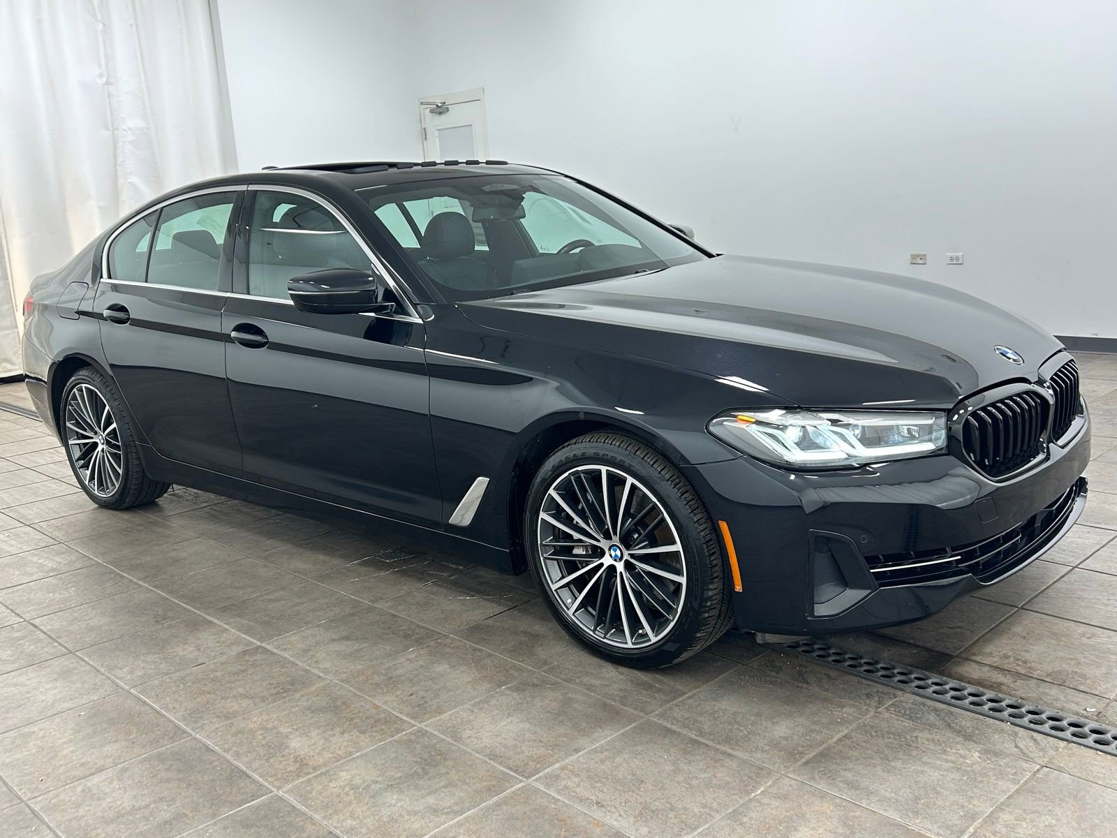 Used 2023 BMW 540i xDrive w/ Premium Package image 6