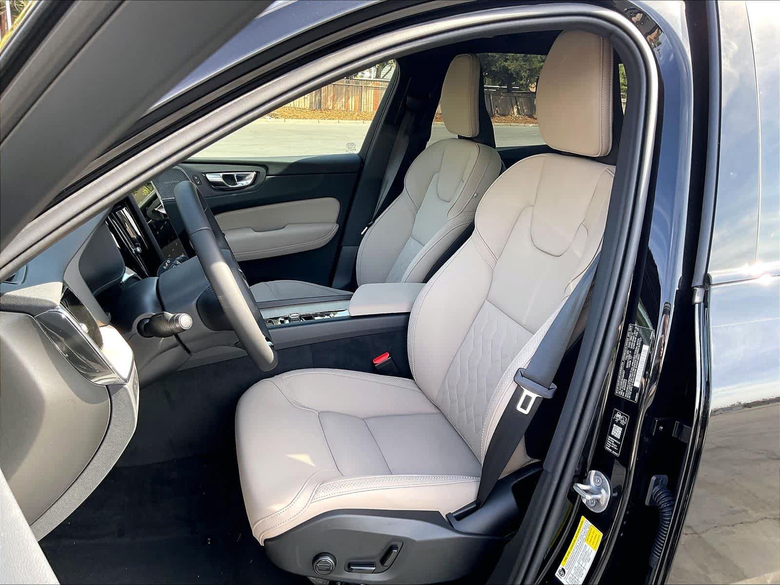 New 2027 Volvo XC60 T8 Plus AWD/4WD image 11