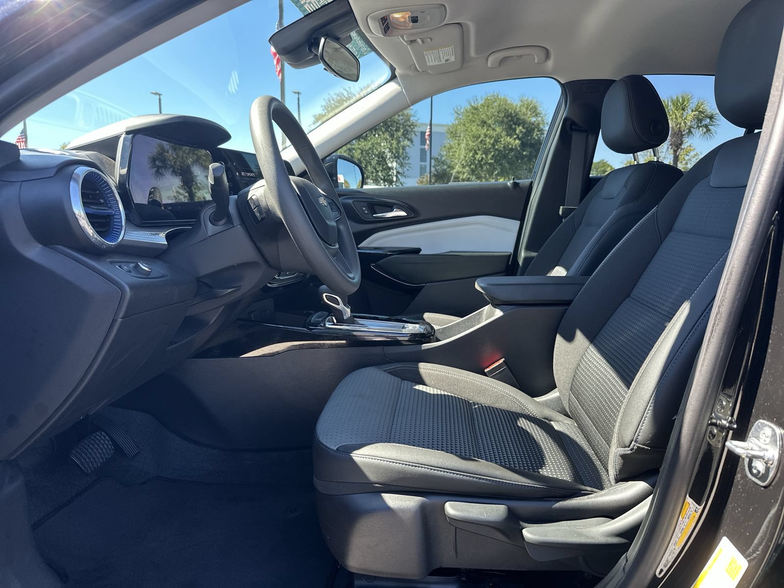 Used 2026 Chevrolet Trax LT FWD image 16