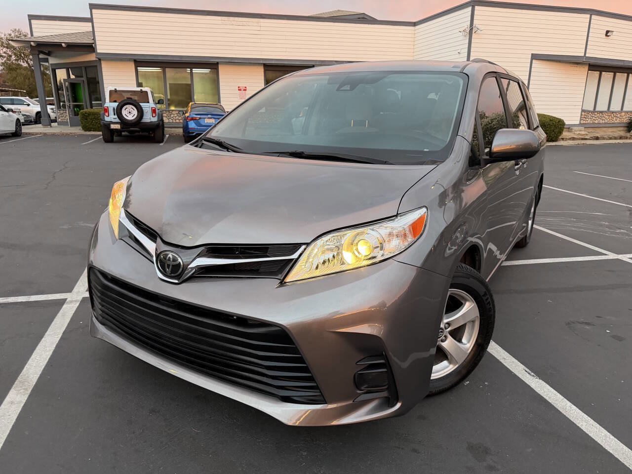Used 2020 Toyota Sienna LE image 12