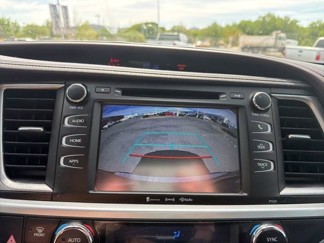 Used 2018 Toyota Highlander Plus FWD image 9
