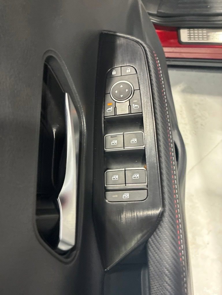 Used 2025 Nissan Kicks SR w/ SR Premium Package FWD image 17