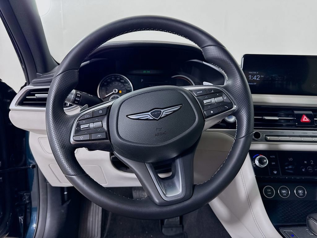Used 2025 Genesis G70 2.5T image 12