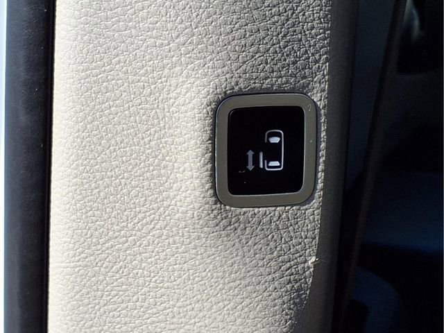 Used 2024 Chrysler Pacifica Touring-L image 14