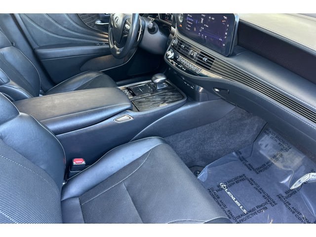Used 2022 Lexus LS 500 w/ Cold Weather Package (CK) RWD image 15