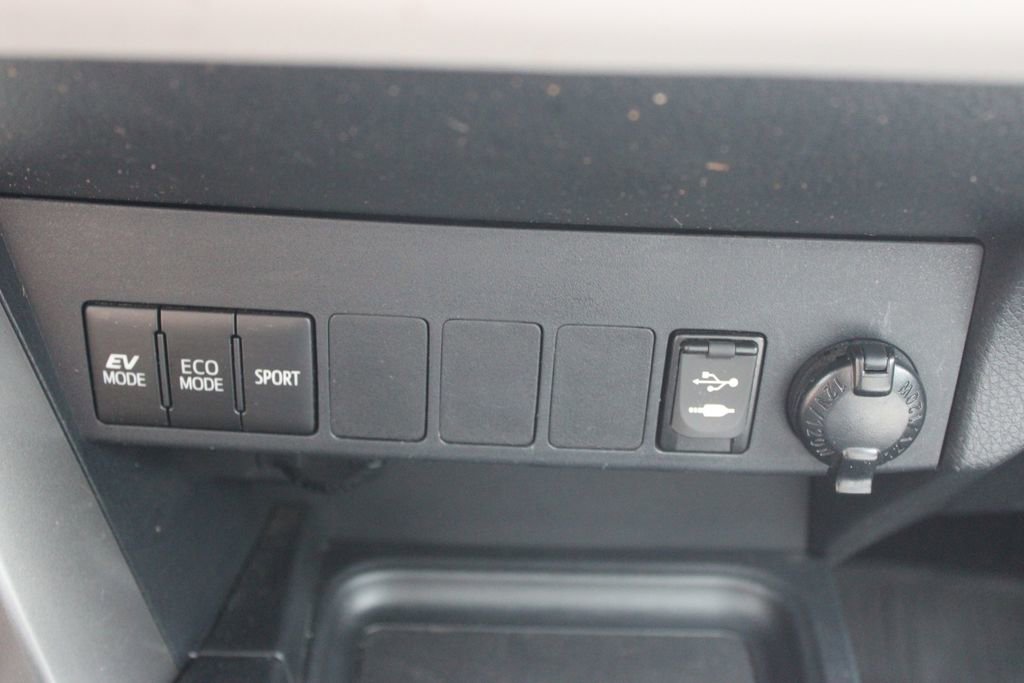 Used 2018 Toyota RAV4 XLE AWD/4WD image 43