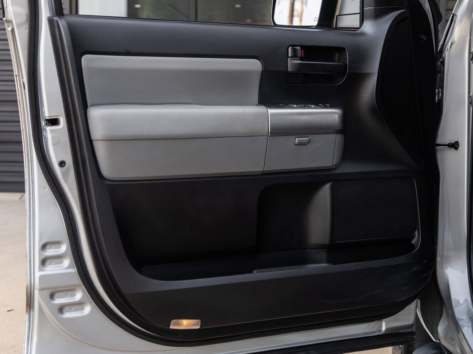 Used 2020 Toyota Sequoia SR5 image 19