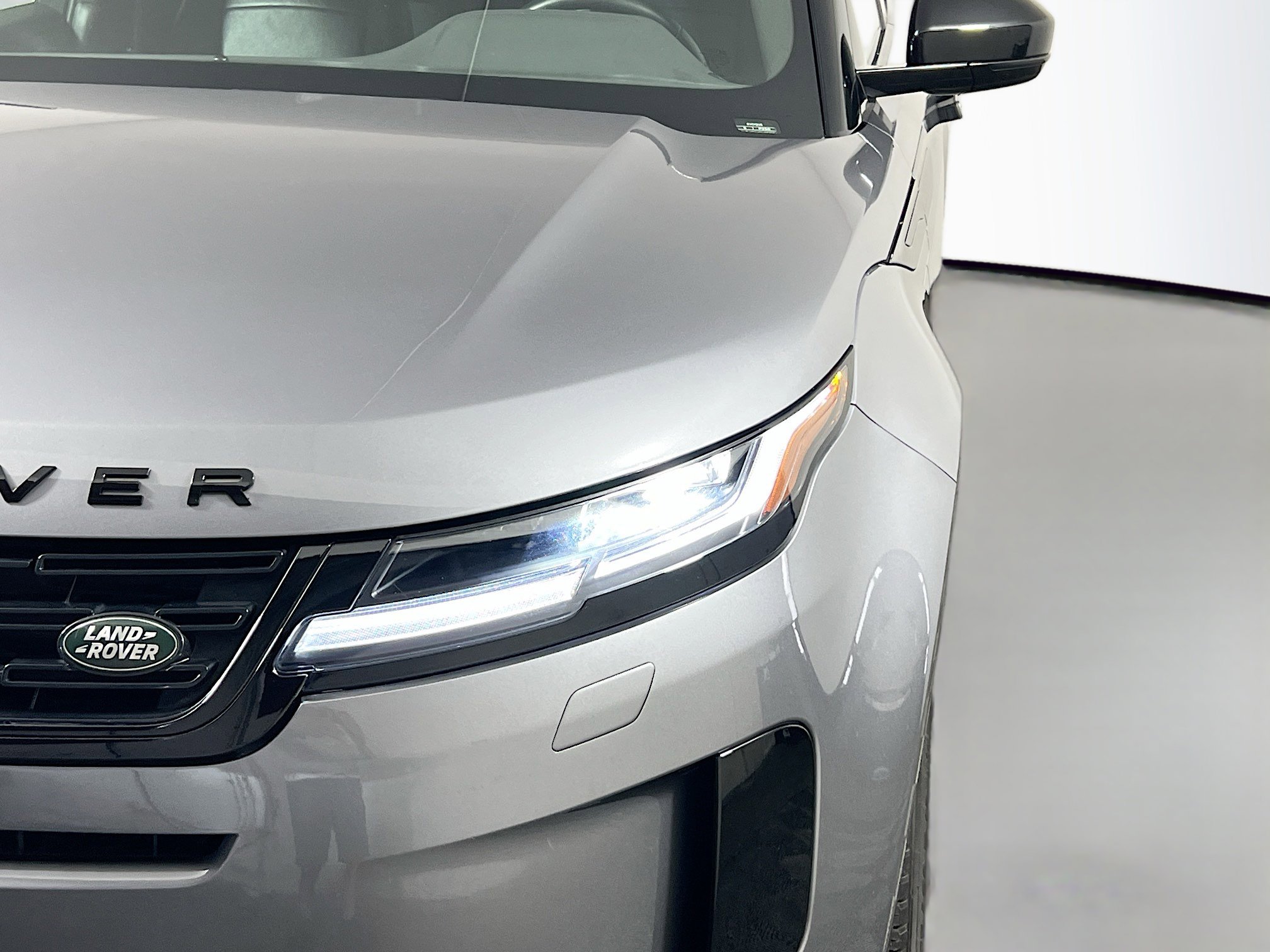 Used 2024 Land Rover Range Rover Evoque S image 11
