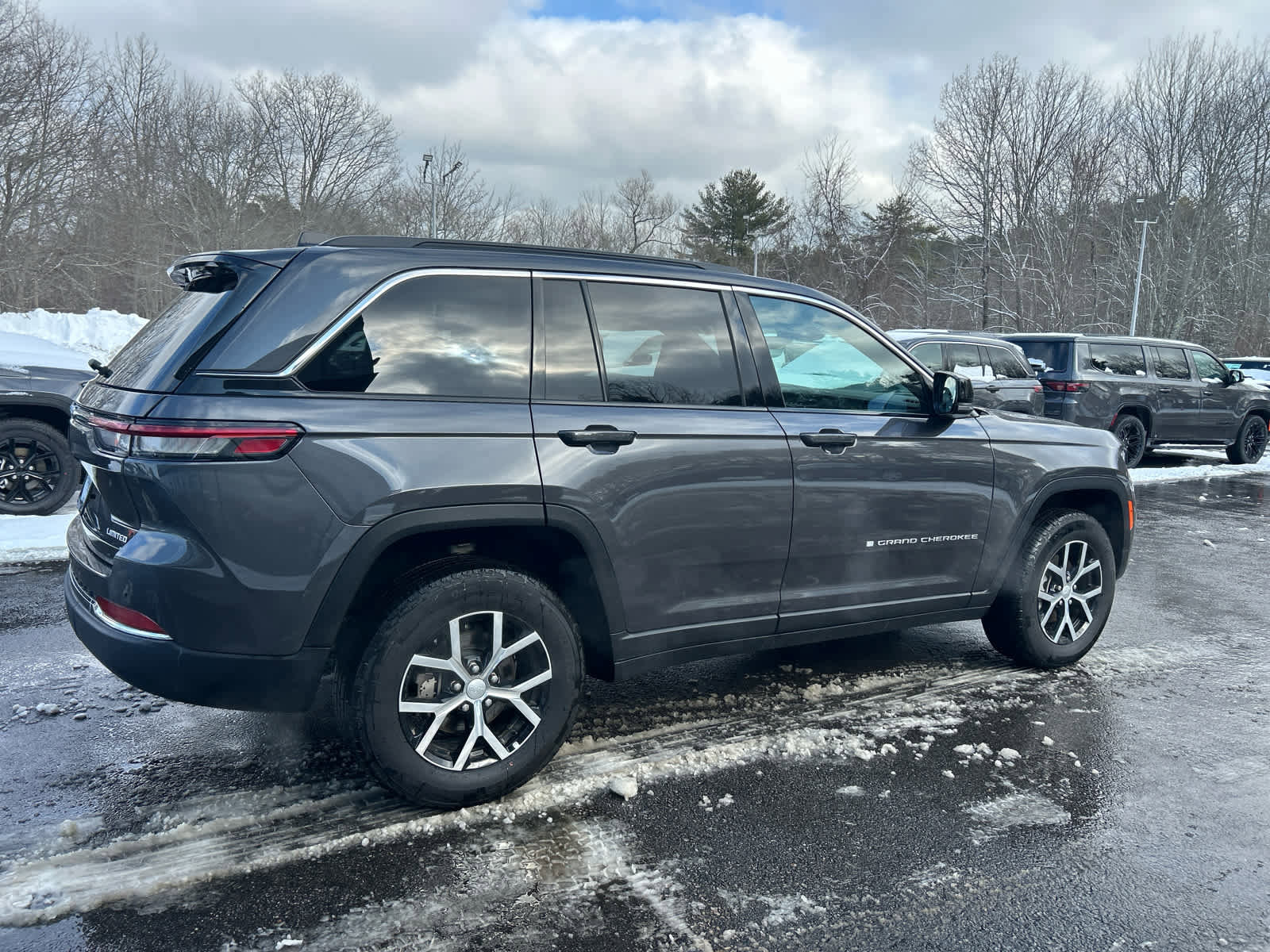 Used 2025 Jeep Grand Cherokee Limited w/ Trailer Tow Package image 4