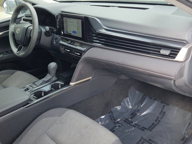 Used 2025 Toyota Camry LE image 32