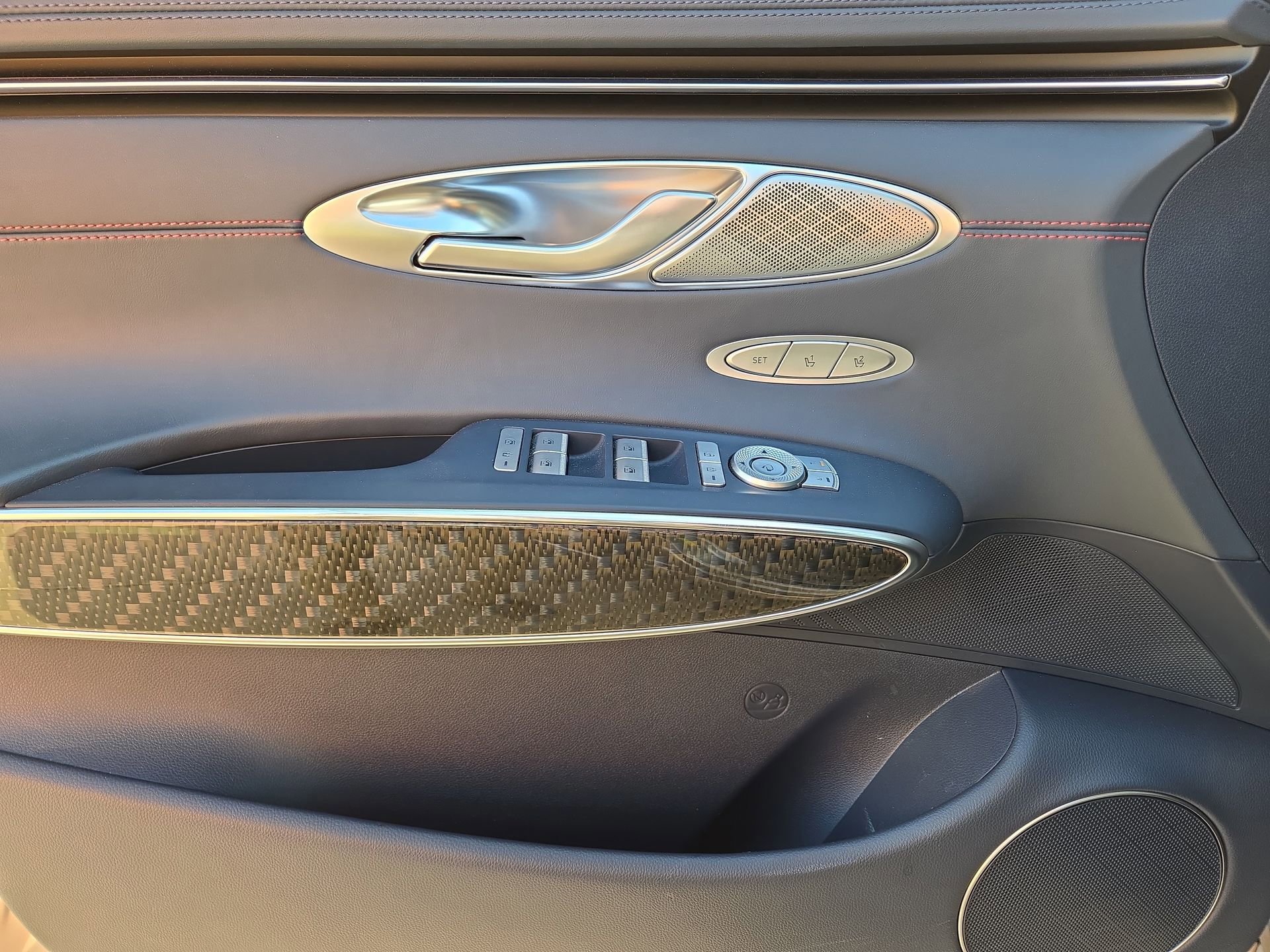 Used 2022 Genesis GV70 3.5T Sport w/ Sport Prestige Package AWD/4WD image 15