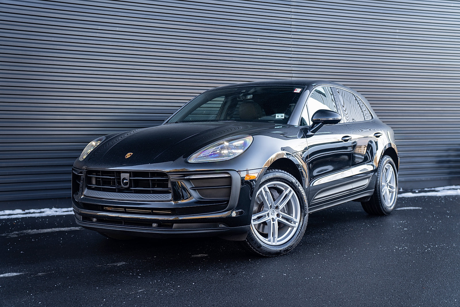 Certified 2025 Porsche Macan AWD/4WD image 1