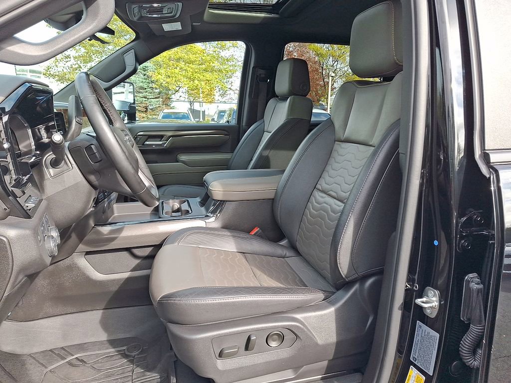 Used 2024 Chevrolet Silverado 2500 ZR2 w/ Technology Package image 10