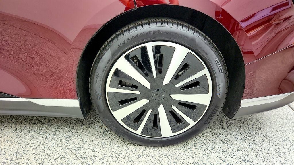 Used 2023 Lucid Air Pure RWD image 9