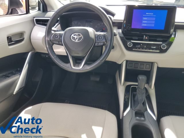 Used 2023 Toyota Corolla Cross LE w/ Moonroof Package AWD/4WD image 17