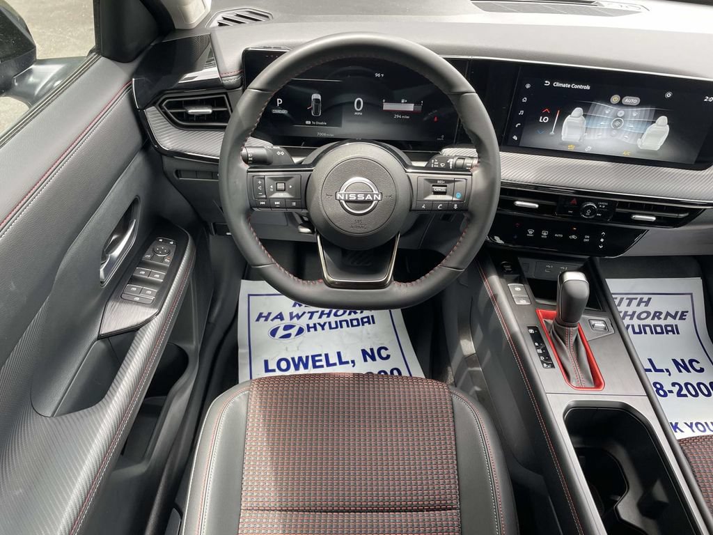 Used 2025 Nissan Kicks SR FWD image 12