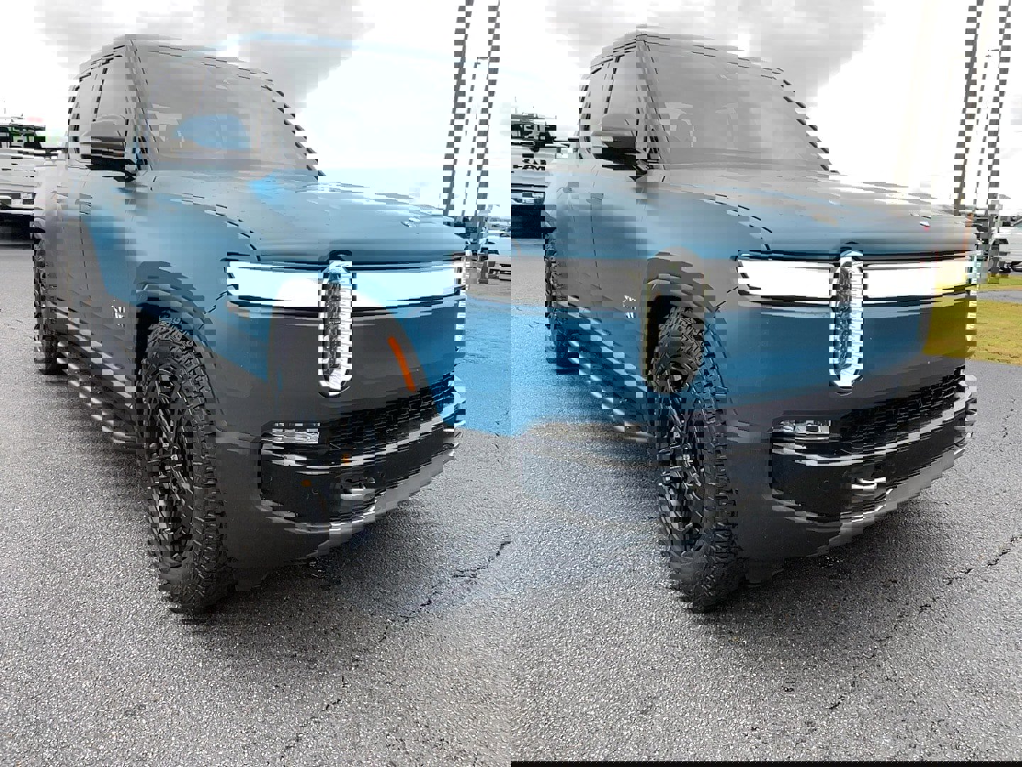 Used 2024 Rivian R1T Adventure image 3