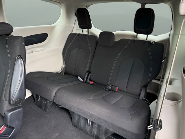 Used 2022 Chrysler Voyager LX FWD image 17
