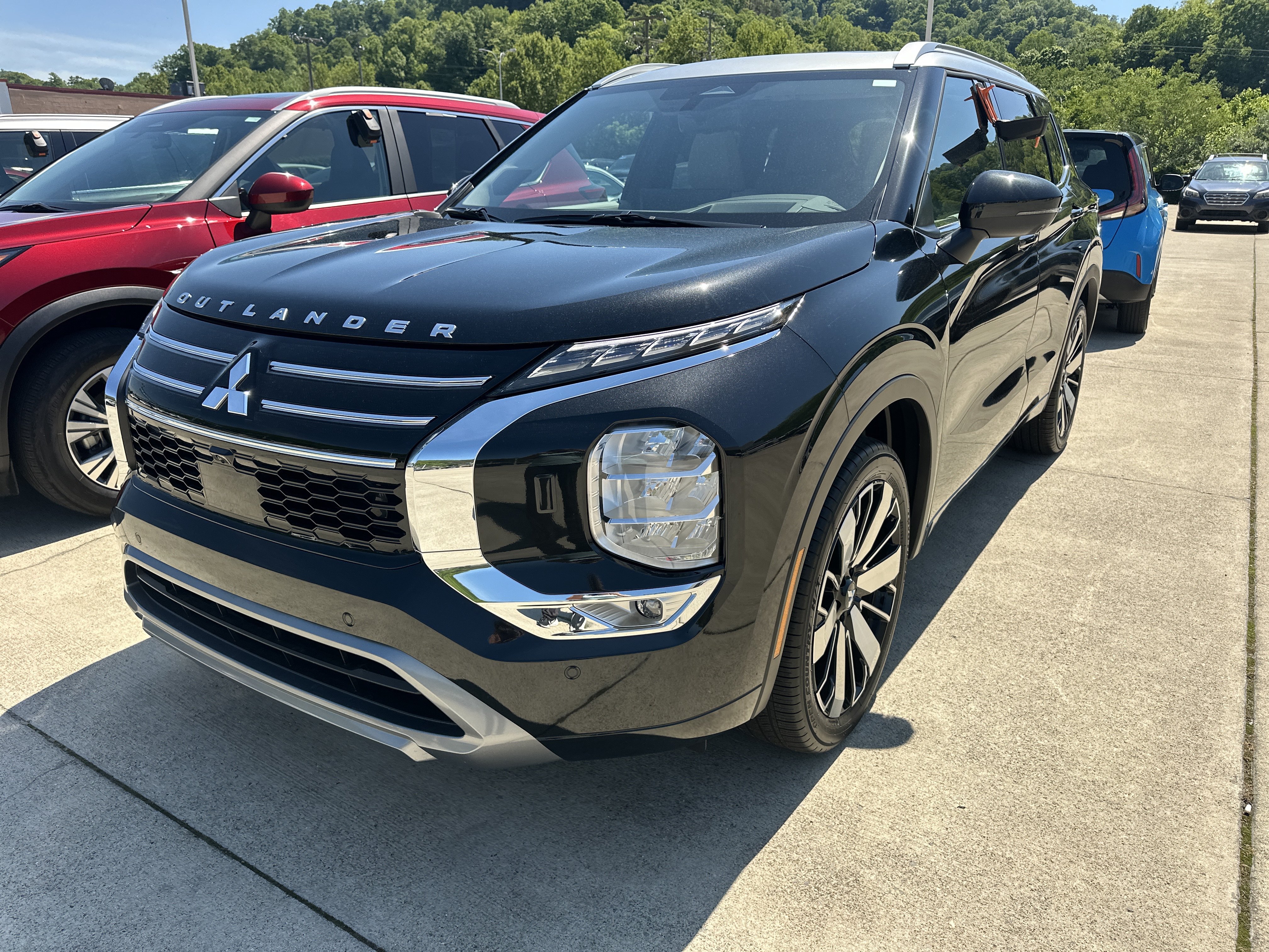 Used 2025 Mitsubishi Outlander AWD image 6