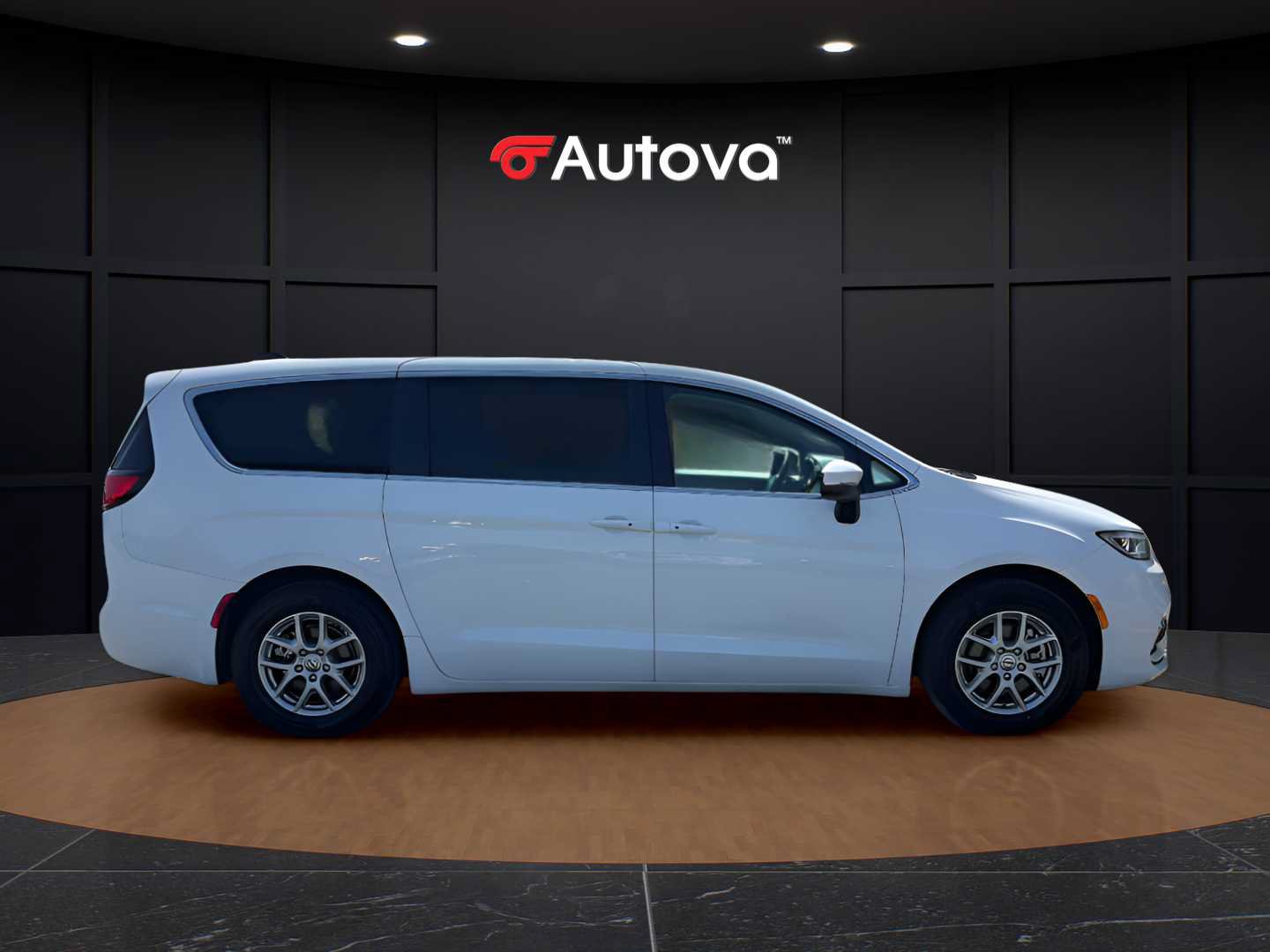 Used 2023 Chrysler Pacifica Touring-L FWD image 6