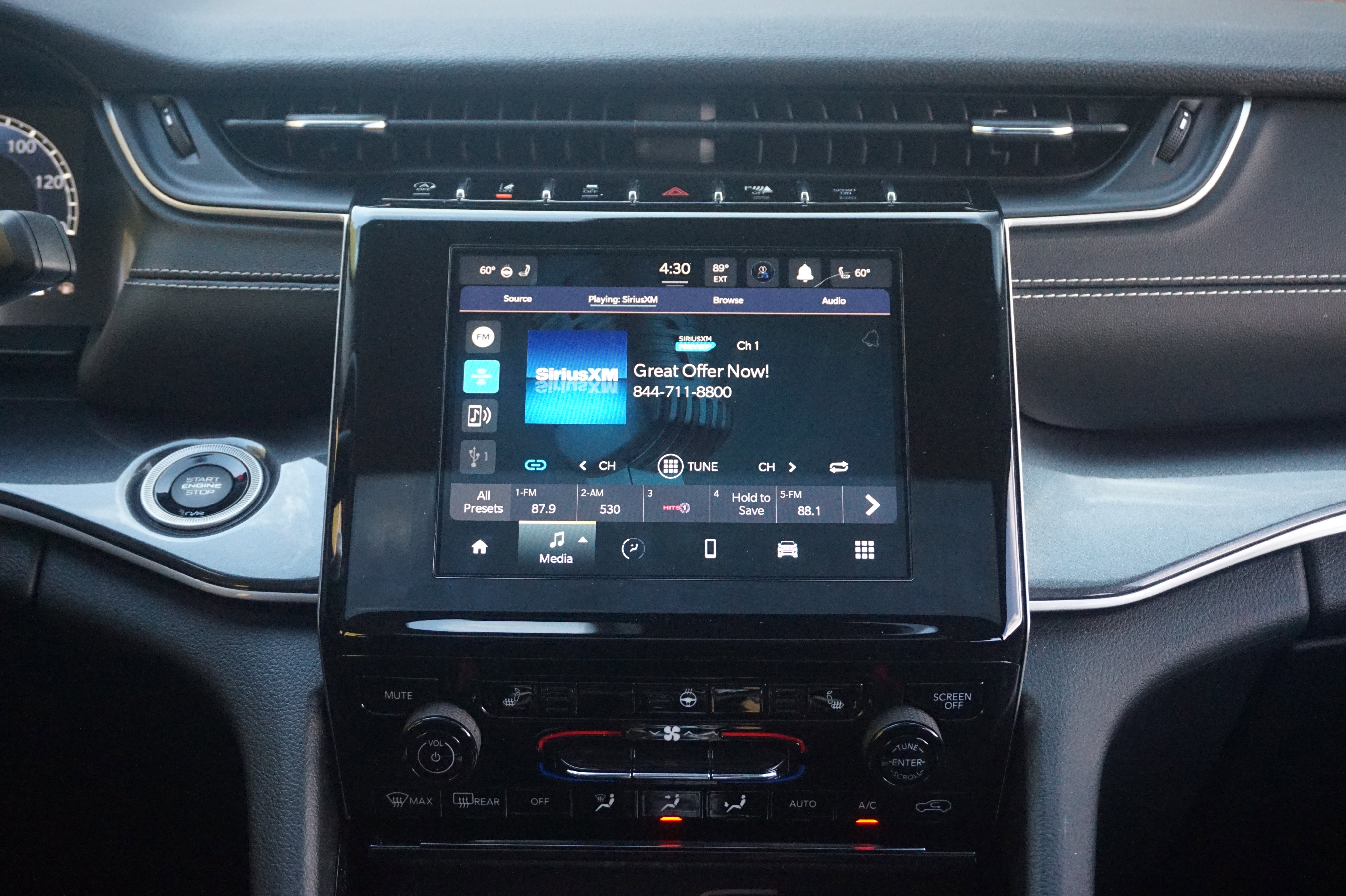 Used 2023 Jeep Grand Cherokee Laredo w/ Luxury Tech Group I image 27