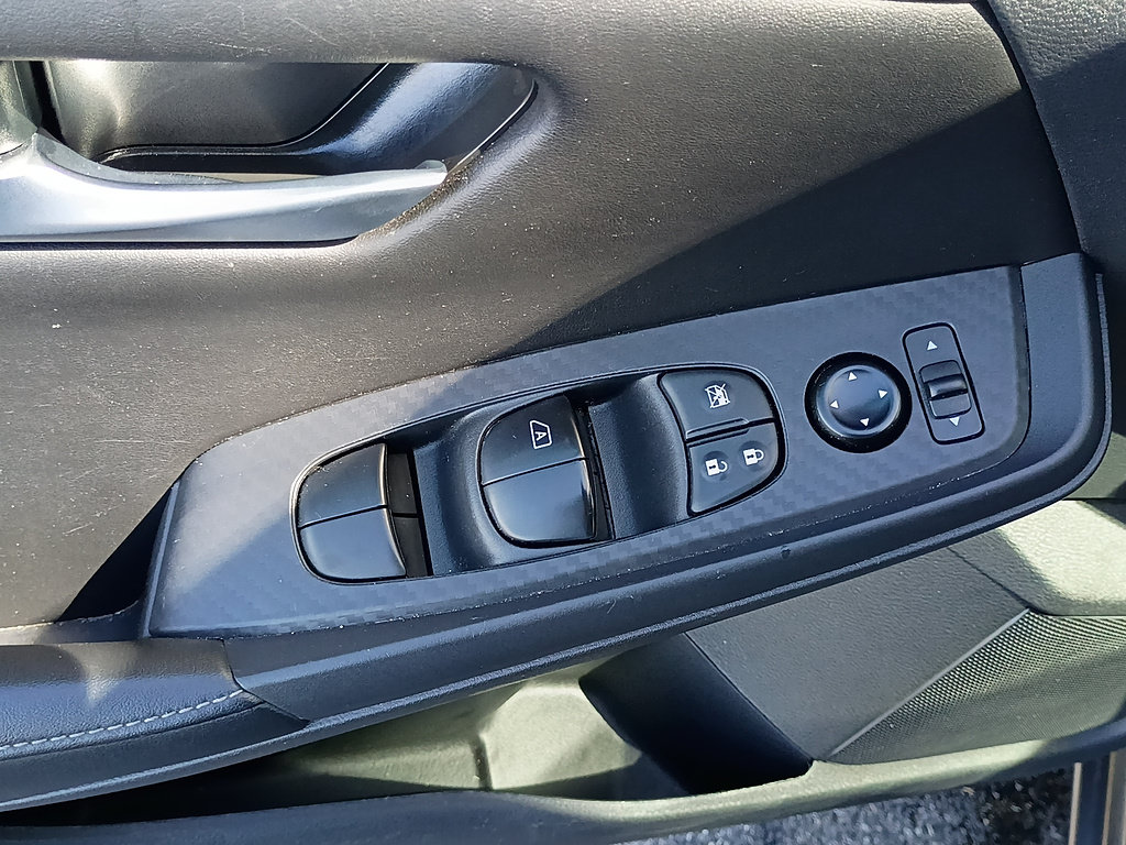 Used 2025 Nissan Sentra SV FWD image 17