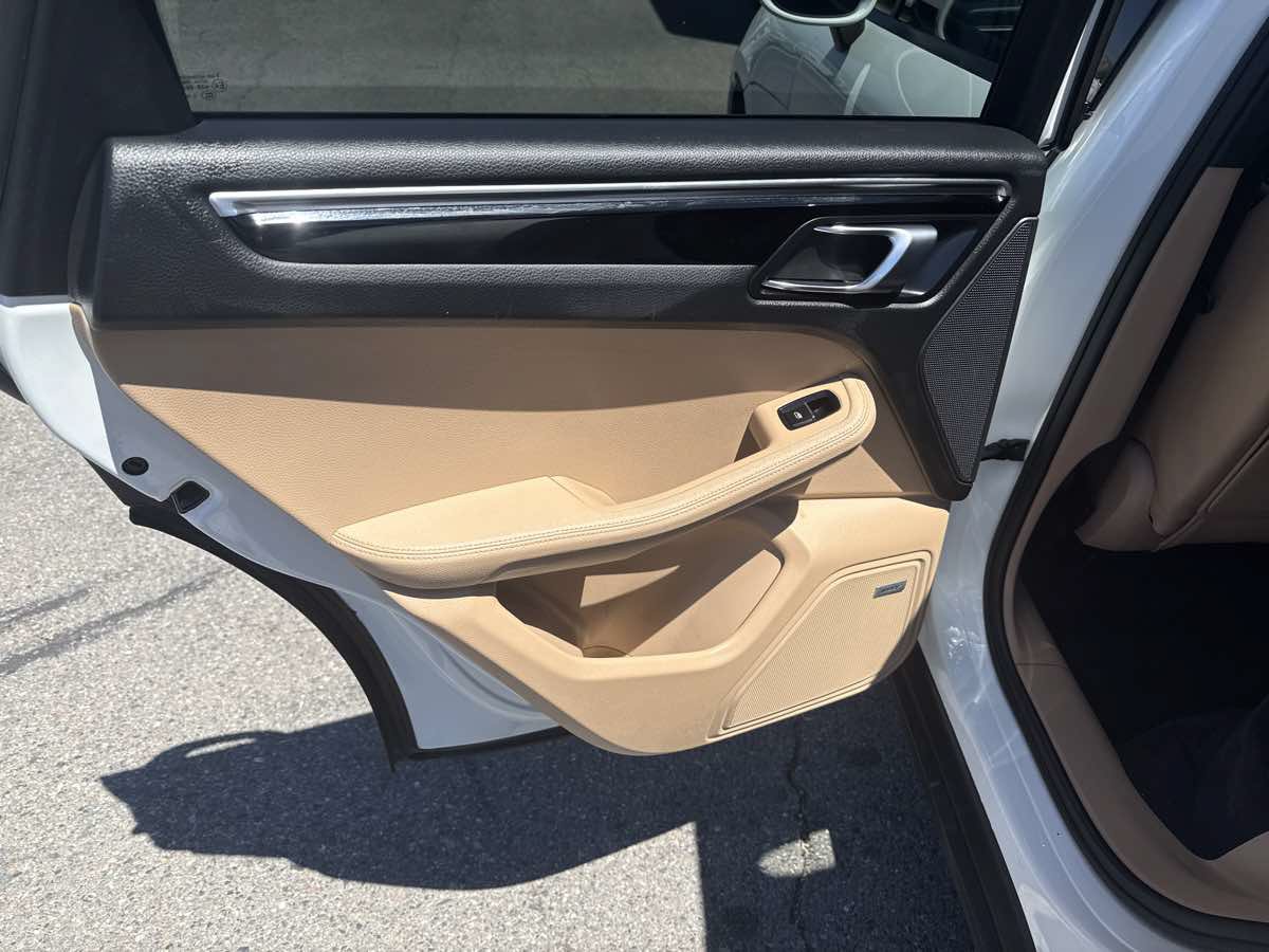 Used 2019 Porsche Macan AWD/4WD image 13